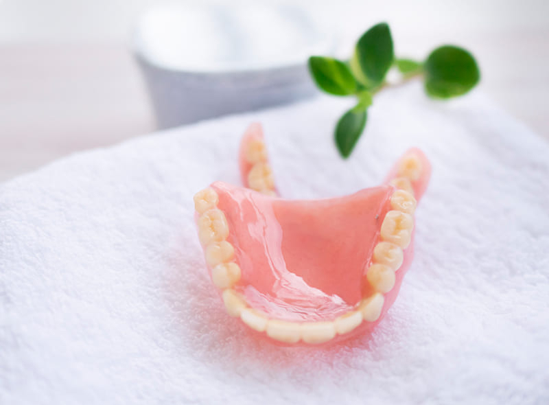 入れ歯治療について|池袋の歯医者・歯科「Lily Smile Dental Clinic」