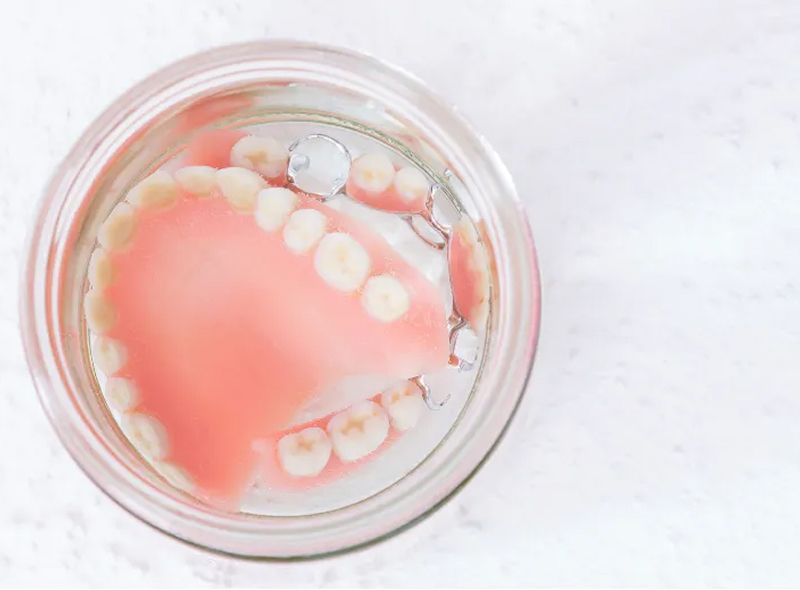 清掃と保管|池袋の歯医者・歯科「Lily Smile Dental Clinic」